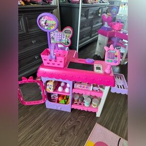 Minnie mouse market with pretend cash register.